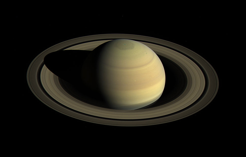 Cassini Probe Beams Back Nieuwe beelden van Saturnus
